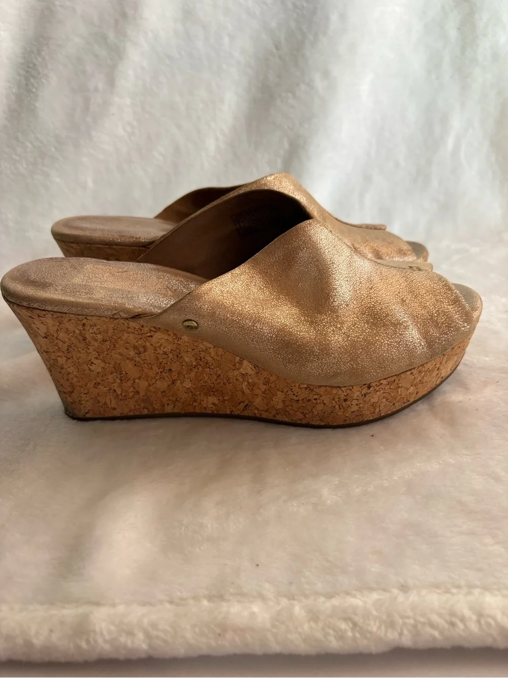 Ugg Australia Dominique Peep Toe Platform Cork Wedges Gold Size 9